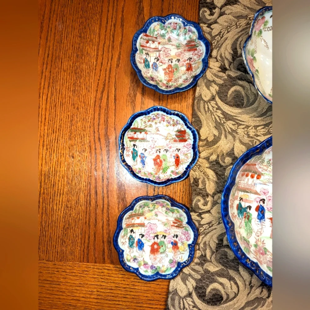 Japanese Porcelain 8pc bowl